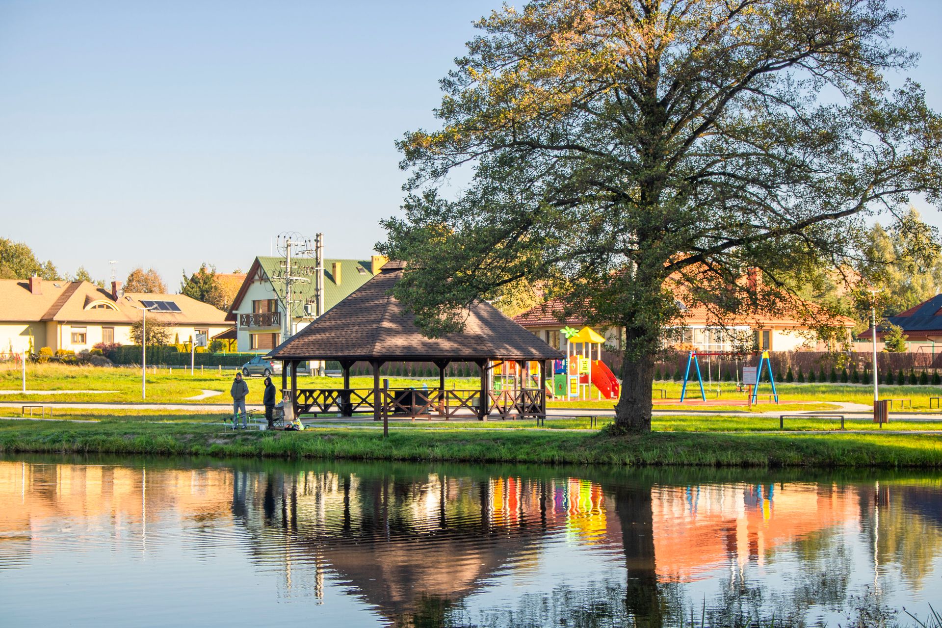 Neighborhood park with pavilion and playground by a lake